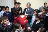 Merkezefendi'de Bin Öğrenciye Mont Ve Ayakkabı