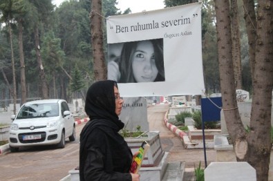 Özgecan Aslan, Mezarı Başında Anıldı