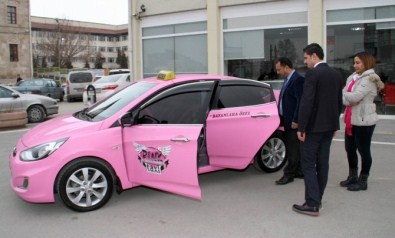 Sivas'ta Kadınlara Özel 'Pembe Taksi'
