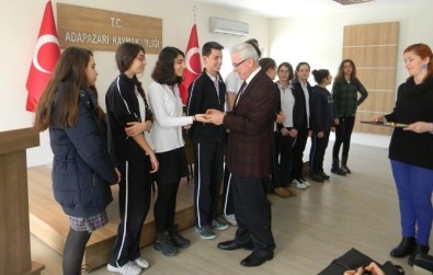 TEOG Şampiyonları Adapazarı Kaymakamlığı Tarafından Ödüllendirildi