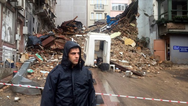 İstiklal Caddesi'nde 5 katlı bina çöktü