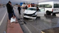 AHMET NECDET SEZER - Afyonkarahisar'da Trafik Kazası Açıklaması 3 Yaralı