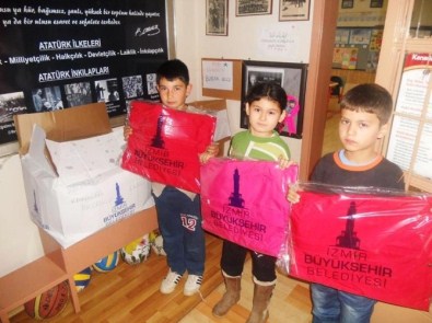 Beydağ'da Öğrencilere Kışlık Hediyeler