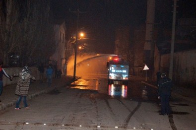 İzinsiz Yürüyüşe Polis Müdahalesi