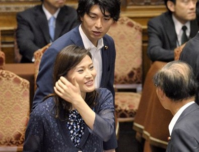 Japonya'da eşini aldatan milletvekili istifa etti