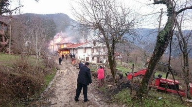 Kastamonu'da Üç Ev Yandı