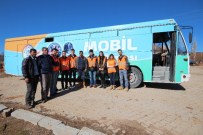 MUSTAFA UYANıK - Öğrencilerden Mobil Giyim Mağazasına Destek