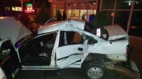 Otomobil Tır'a Çarptı Açıklaması 2 Yaralı