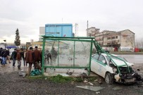 Traktör İle 2 Otomobilin Karıştığı Kazada 4 Kişi Yaralandı