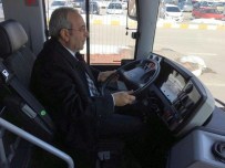 OTOMATİK VİTES - YYÜ Rektörü Prof. Dr. Battal, Engelli Dostu Otobüsün Test Sürüşünü Yaptı