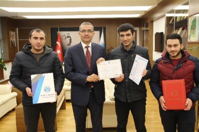 Azerbaycanlı Öğrenciler Üniversiteden Mezun Oldu