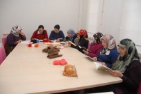 Bu Kursa Katılan Kadınlar Kitap Okuyor