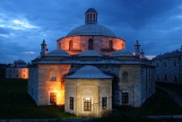 Enver Şengül'ün 'Darüşşifa Delilik Mevsimi' Adlı Romanı Çıktı