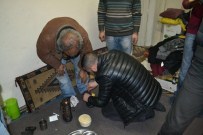 Genç Akson Yaşlı Çifte Yardımda Bulundu