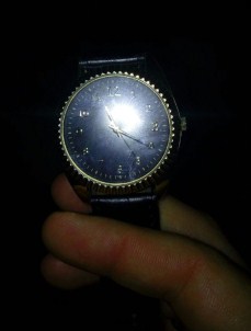 Hırsız, Çaldığı Kol Saatini Takınca Yakalandı