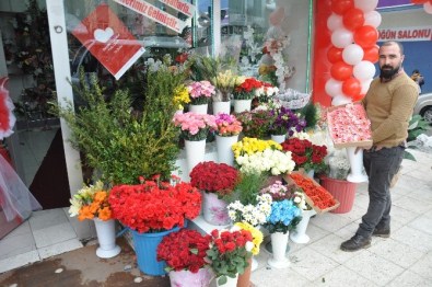 Muş'ta 14 Şubat Sevgililer Günü Hazırlığı