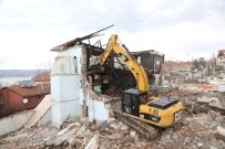 Sapanca'da Yanan Camide Enkaz Kaldırma Çalışmaları Başladı