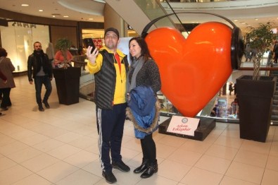 Büyükşehir'den Sevgililere Özel Heykeller