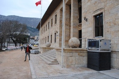Amasya Hükümet Konağı'na Engelli Asansörü Yapıldı