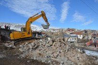 SÜKSÜN - Bünyan Belediyesi Bütün Metruk Binaları Yıkıyor