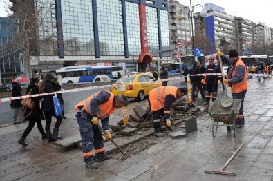 Büyükşehir'den Kış Mevsiminde De Kaldırım Onarımı