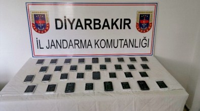Diyarbakır'da 33 Adet Kaçak Cep Telefonu Ele Geçirildi