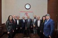 GÜNGÖR AZİM TUNA - Eskişehir Hacı Bektaş Veli Kültür Ve Sosyal Yardımlaşma Derneği'nin Yeni Yöneticileri Vali Tuna'yı Ziyaret Etti