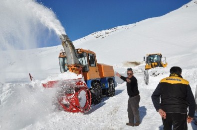 Hakkari'de Onlarca Köy Ve Mezra Ulaşıma Yolu Açıldı