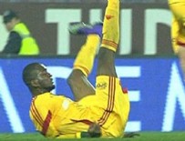 Kayserisporlu Sow'un maç sırasında kolu kırıldı