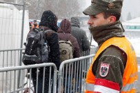 Merkel mülteciler konusunda yalnız bırakıldı