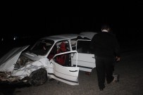 Otomobiller Kafa Kafaya Çarpıştı Açıklaması 8 Yaralı