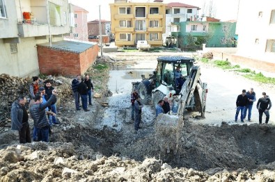 Polis 5 Saat İnşaatta Kepçeyle Lahit Aradı