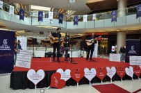 Üniversitelilerden Anlamlı Sevgililer Günü Etkinliği