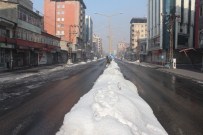 Yüksekova'da Kepenkler Açılmadı