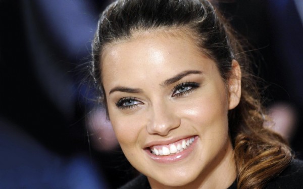 Adriana Lima'dan Mevlana paylaşımı