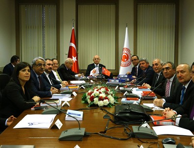 Anayasa Uzlaşma Komisyonu dağıldı