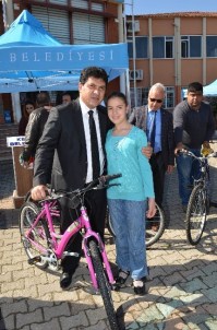 Başkan Gül'den 850 Öğrenciye Bisiklet