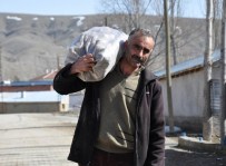 Köylülerden 'İmece Usulü' Bayırbucak Türkmenleri'ne Yardım