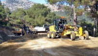 DENİZ BAYKAL - Mersin Büyükşehir Belediyesi'nin Asfalt Ve Yol Bakım Çalışmaları Sürüyor