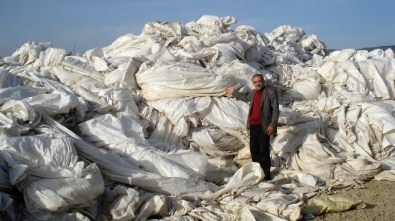 Ömrünü tamamlayan naylon örtüler 35 milyon zarara neden oldu