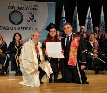 1 Metrelik Boyuyla Bütün Zorlukları Aşıp Veteriner Oldu Ama Kanunu Aşamadı