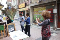 Tavus Kuşunu Nereye Gitse Yanında Gezdiriyor