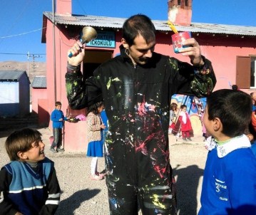 Renk Körü Evsiz Ressam