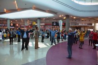 Sevgililer Günü'nde 'Flash Mob' Sürprizi