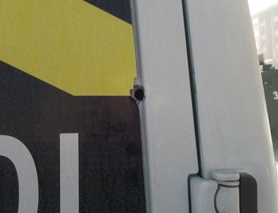 Teröristler öğrenci servisine saldırdı