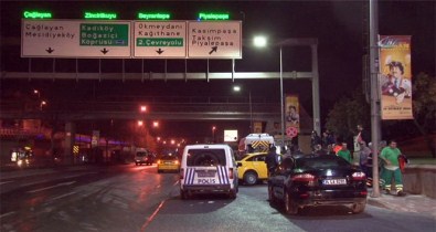 Ticari Taksi Park Halindeki Araca Çarptı Açıklaması 1 Yaralı