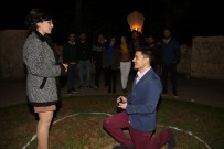 Üniversiteli Gençten Sevgilisine İlginç Evlilik Teklifi