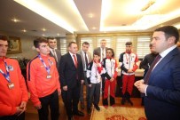 Vali Işın, Başarılı Sporcuları Ödüllendirdi