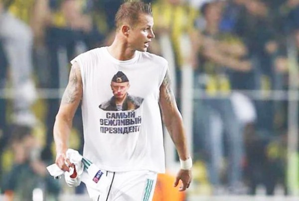 Rus futbolcudan olay olan tişört