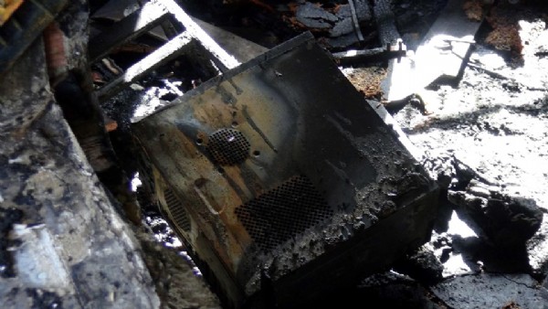 Bilgisayar patladı, 5 yaşındaki çocuk yanarak öldü